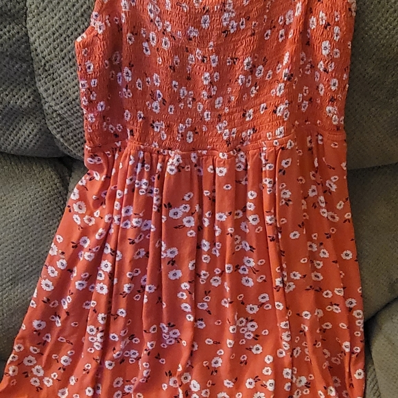 Smocked red bodice dress - Picture 7 of 7